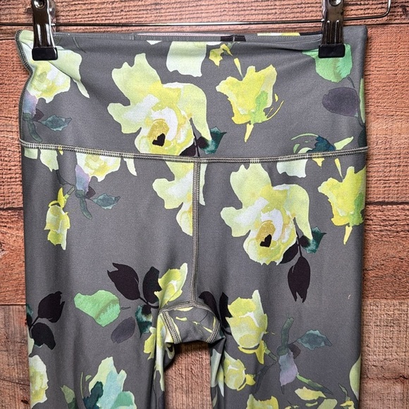 🌻 Athleta Elation 7/8 Tight Green Floral XS - Picture 7 of 10